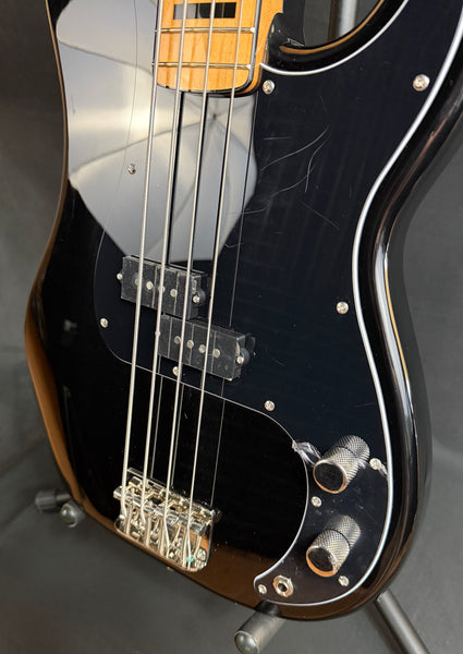 Squier Classic Vibe 70's Precision Bass 4-String Bass Guitar Gloss Black Finish (620)