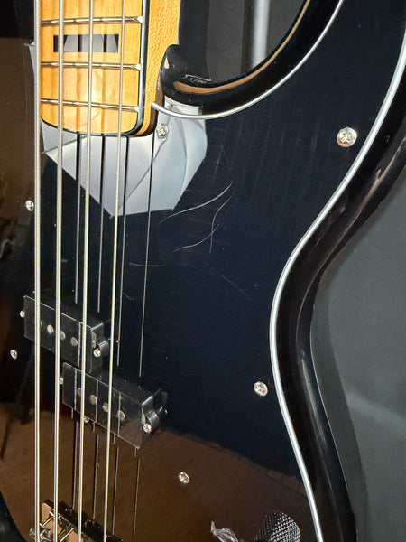 Squier Classic Vibe 70's Precision Bass 4-String Bass Guitar Gloss Black Finish (620)