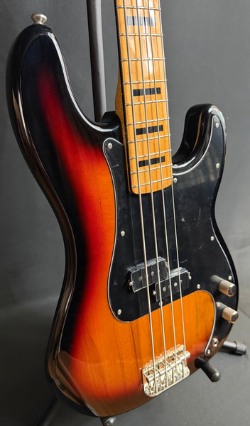 Squier Classic Vibe 70's Precision Bass 4-String Bass Guitar 3-Tone Sunburst (195)