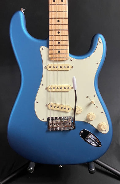 Fender American Performer Stratocaster Electric Guitar Satin Lake Placid Blue w/ Gig Bag