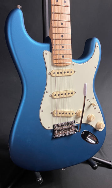 Fender American Performer Stratocaster Electric Guitar Satin Lake Placid Blue w/ Gig Bag