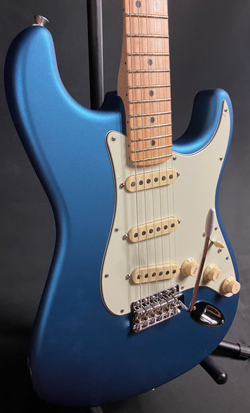 Fender American Performer Stratocaster Electric Guitar Satin Lake Placid Blue w/ Gig Bag