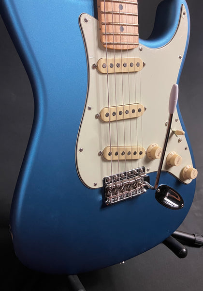 Fender American Performer Stratocaster Electric Guitar Satin Lake Placid Blue w/ Gig Bag
