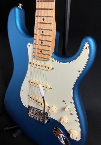 Fender American Performer Stratocaster Electric Guitar Satin Lake Placid Blue w/ Gig Bag