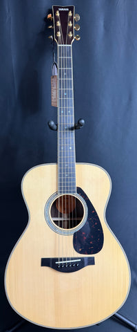 Yamaha LS16 ARE Grand Concert Acoustic-Electric Guitar Gloss Natural w/ Soft Case