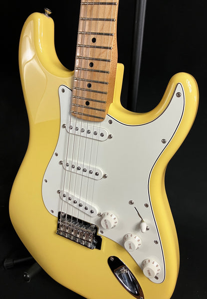 Fender Player Stratocaster Electric Guitar Buttercream Finish