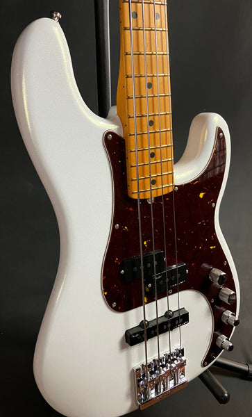 Fender American Ultra Precision Bass 4-String Bass Guitar Arctic Pearl w/ OHSC