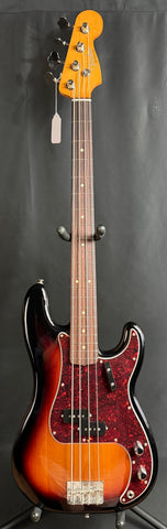 Fender Vintera II '60s Precision Bass 4-String Bass Guitar 3-Tone Sunburst w/ Gig Bag
