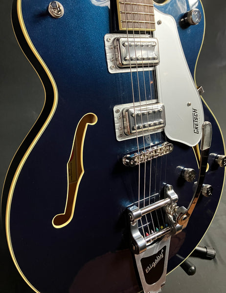 Gretsch G5622T Electromatic Semi-Hollow Body Electric Guitar Midnight Sapphire Finish