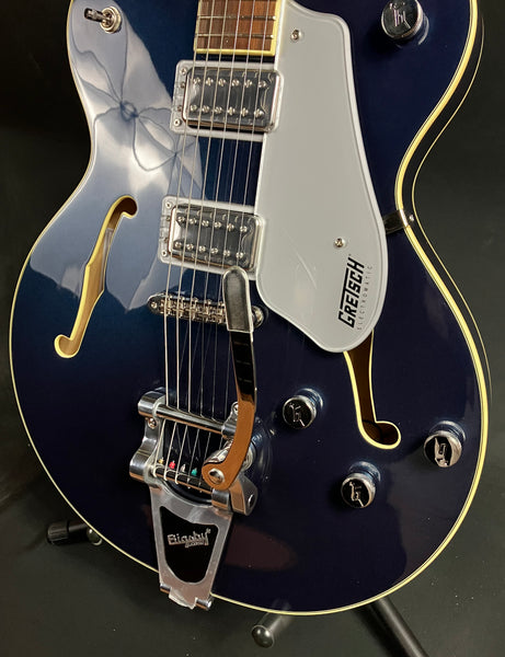 Gretsch G5622T Electromatic Semi-Hollow Body Electric Guitar Midnight Sapphire Finish