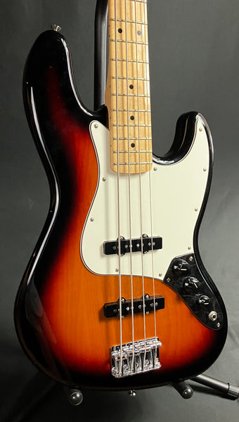 Fender Player Jazz Bass 4-String Bass Guitar 3-Tone Sunburst Finish