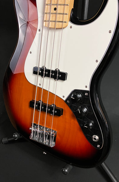Fender Player Jazz Bass 4-String Bass Guitar 3-Tone Sunburst Finish