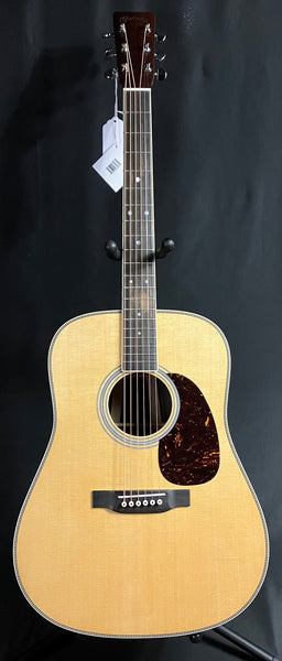 Martin HD-35 (2025) Standard Dreadnought Acoustic Guitar Gloss Natural w/ Case