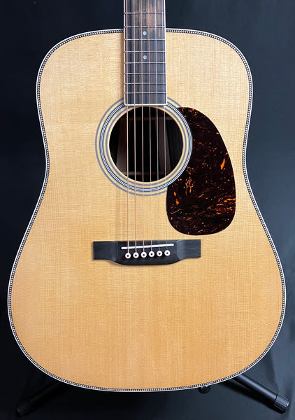 Martin HD-35 (2025) Standard Dreadnought Acoustic Guitar Gloss Natural w/ Case