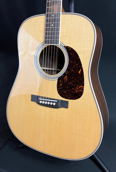 Martin HD-35 (2025) Standard Dreadnought Acoustic Guitar Gloss Natural w/ Case