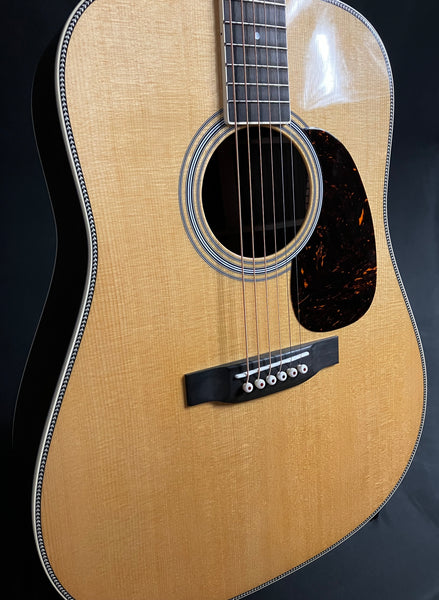 Martin HD-35 (2025) Standard Dreadnought Acoustic Guitar Gloss Natural w/ Case
