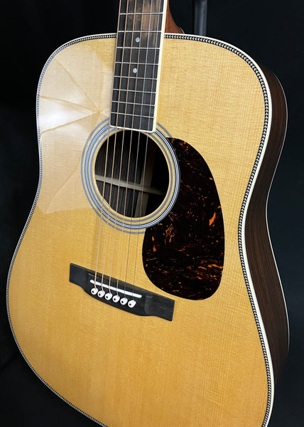 Martin HD-35 (2025) Standard Dreadnought Acoustic Guitar Gloss Natural w/ Case