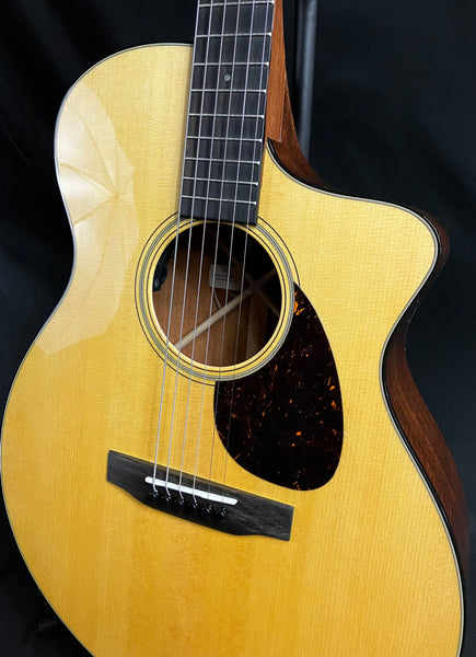 Martin SC-18E Cutaway Acoustic-Electric Guitar Vintage Natural w/ Fishman Aura VT
