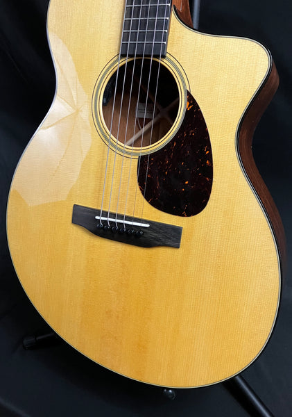 Martin SC-18E Cutaway Acoustic-Electric Guitar Vintage Natural w/ Fishman Aura VT