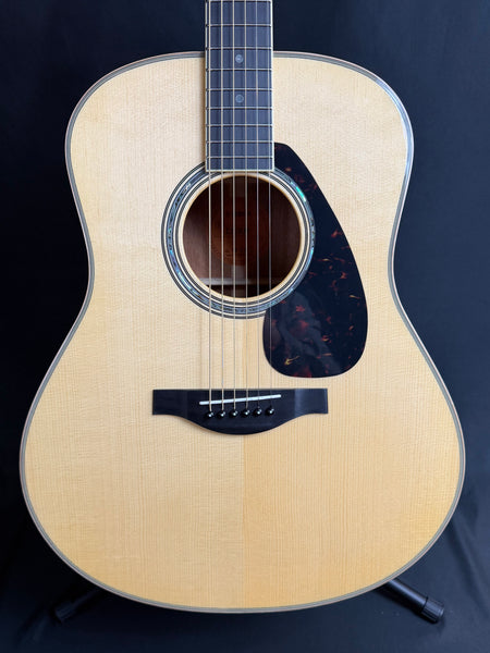 Yamaha LL16M Mahogany Dreadnought Acoustic-Electric Guitar Natural w/ Case (568)