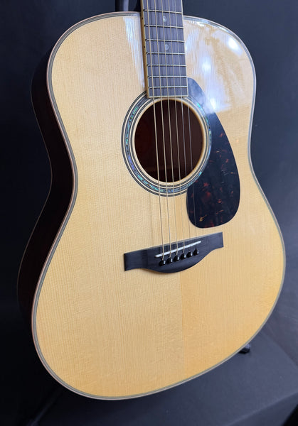 Yamaha LL16M Mahogany Dreadnought Acoustic-Electric Guitar Natural w/ Case (568)