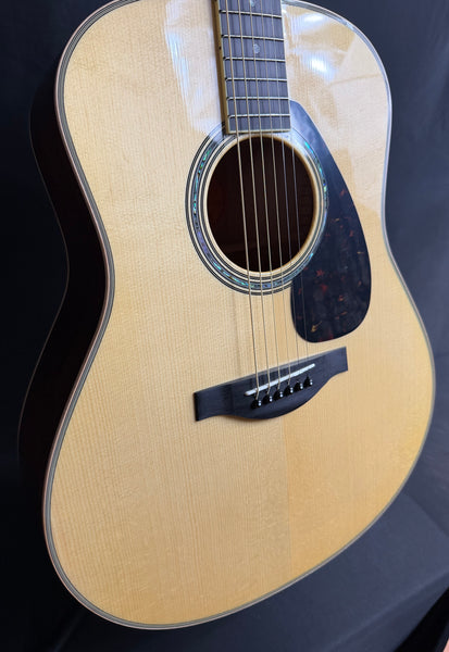Yamaha LL16M Mahogany Dreadnought Acoustic-Electric Guitar Natural w/ Case (568)