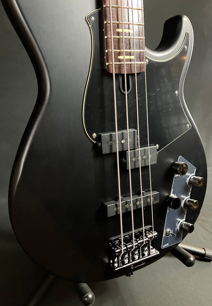 Yamaha BB734A Broad Bass 4-String Bass Guitar Translucent Matte Black w/ Gig Bag (130)