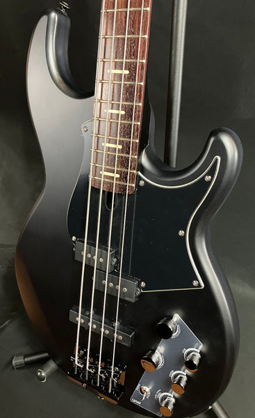 Yamaha BB734A Broad Bass 4-String Bass Guitar Translucent Matte Black w/ Gig Bag (130)