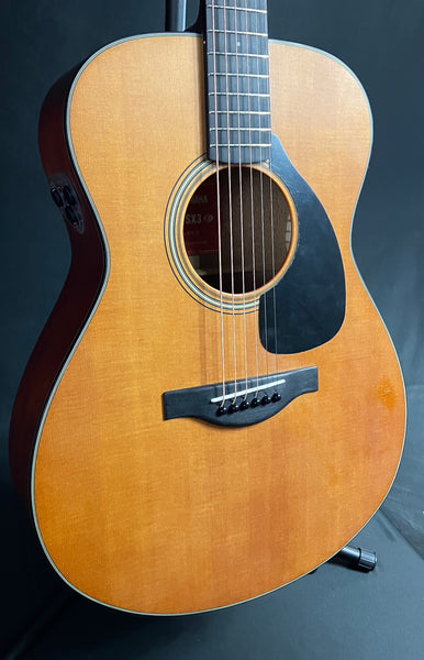 Yamaha FSX3 Red Label Folk Acoustic-Electric Guitar Vintage Natural Finish w/ Case