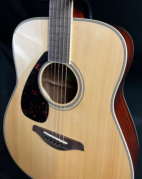 Yamaha FG820L Left-Handed Solid Sitka Spruce Top Natural Folk Acoustic Guitar